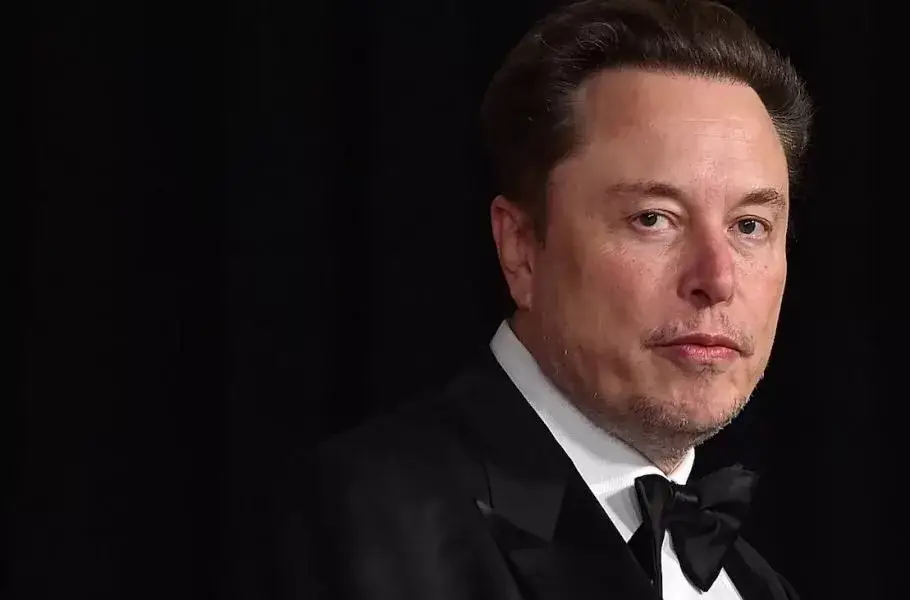 ایلان ماسک: هوش مصنوعی مانند سونامی مشاغل دفتری را نابود میکند