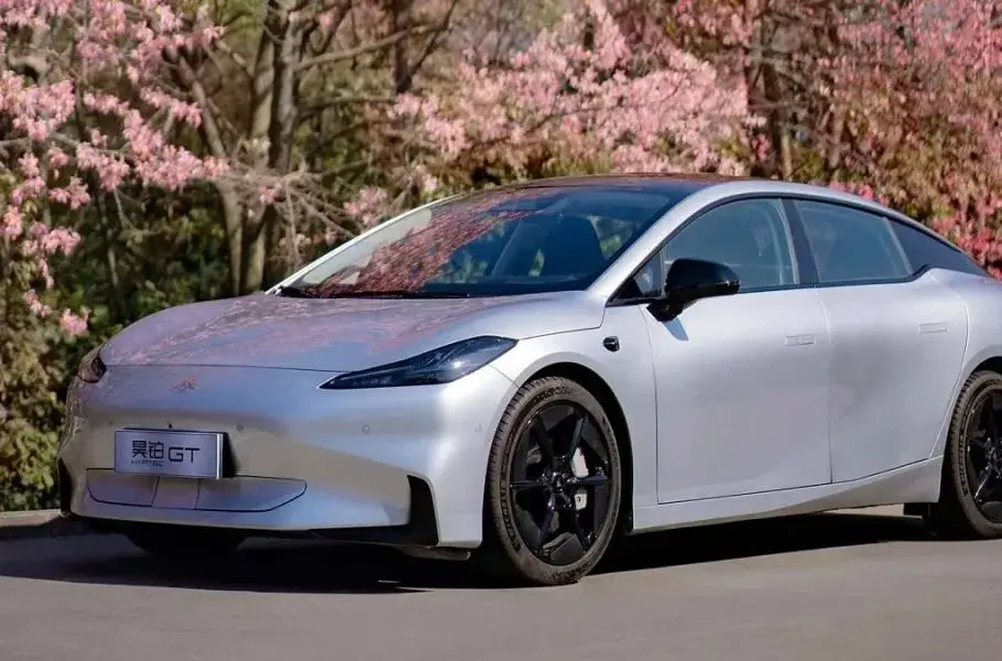 گک از کوپه برقی هایپ‌تک GT لایت با برد ۶۳۰ کیلومتر رونمایی کرد