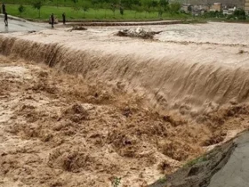 سیلاب در آبدانان؛ ورود آب به منازل ۴۰ خانوار در شهرک هزارانی