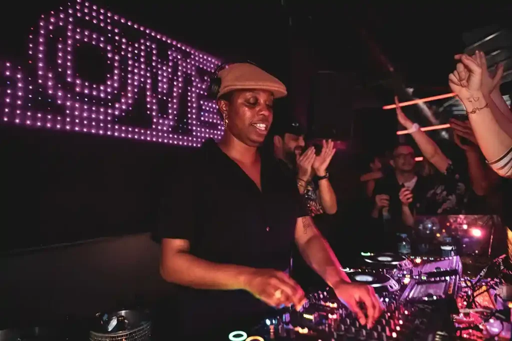 کلاب MiniMuzikhol