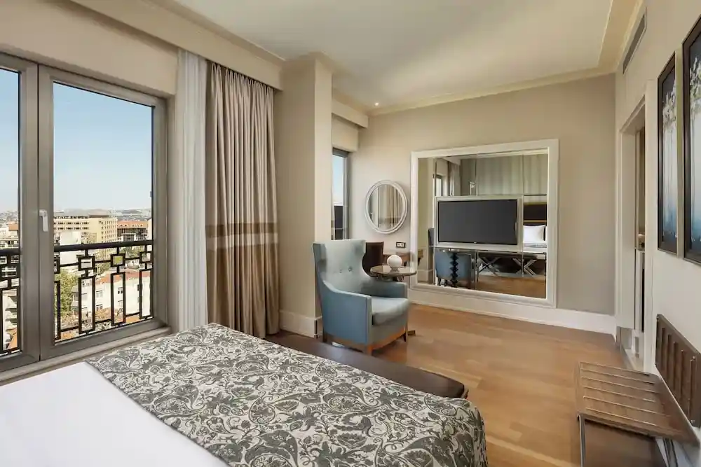 موقعیت مکانی هتل تایتانیک سیتی تکسیم