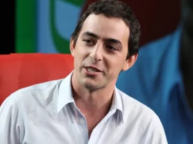 سالار کمانگر از نخستین مدیران شرکت گوگل به شمار میرود و نهمین فردی بود که در سال ۱۹۹۸ به این شرکت پیوست.