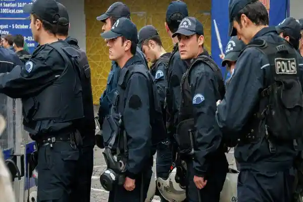 مراجعه به پلیس ترکیه 