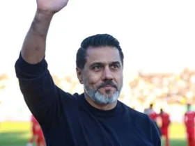 انتقاد پیروانی از خسرو حیدری احترام به پرسپولیس را رعایت کنید