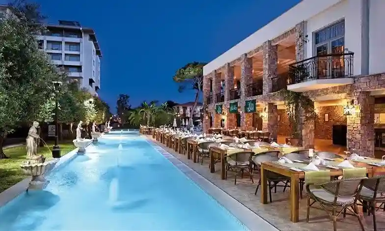 هتل رگنوم کاریا گلف اند اسپا ریزورت