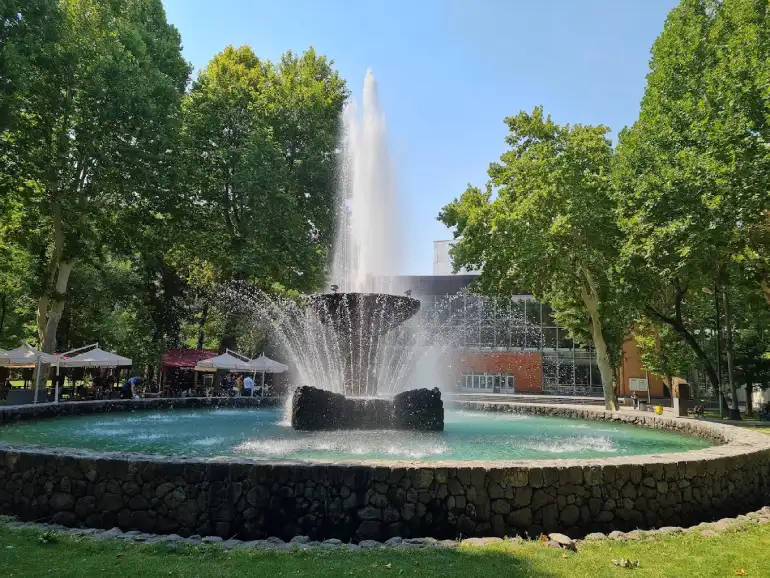 پارک انگلیسی ایروان ارمنستان