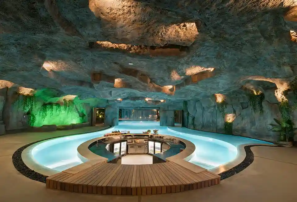 اقامت جنیفر لوپز در سوئیت غاری لوکس آنتالیا