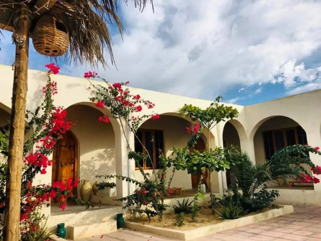 اقامتگاه بوم گردی گاروم زنگی – جزیره هنگام