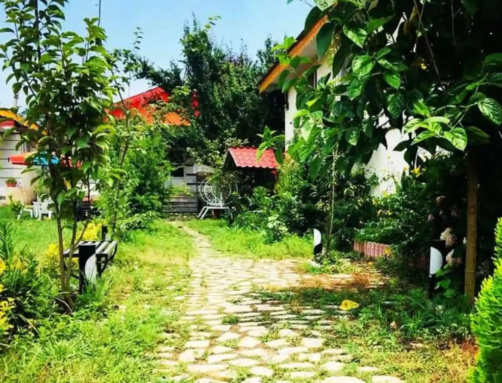 اقامتگاه بوم‌گردی هفت‌ اورنگ – قلعه‌ رودخان