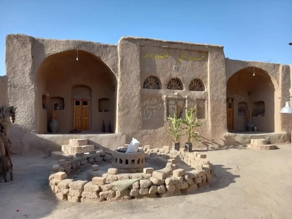 اقامتگاه بوم گردی عمارت قلعه خواجه