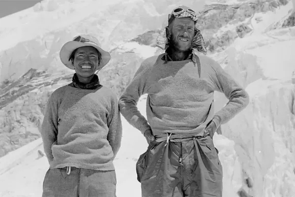 چگونه ادموند هیلاری و تنزینگ نورگای اولین صعود موفق به اورست را تجربه کردند؟