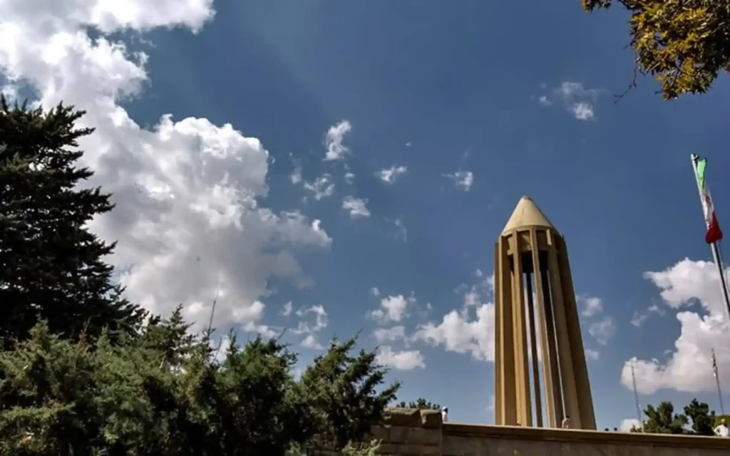 آرامگاه بوعلی سینا