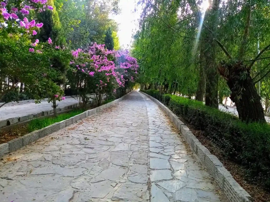 دسترسی و ساعات بازدید پارک ناژوان
