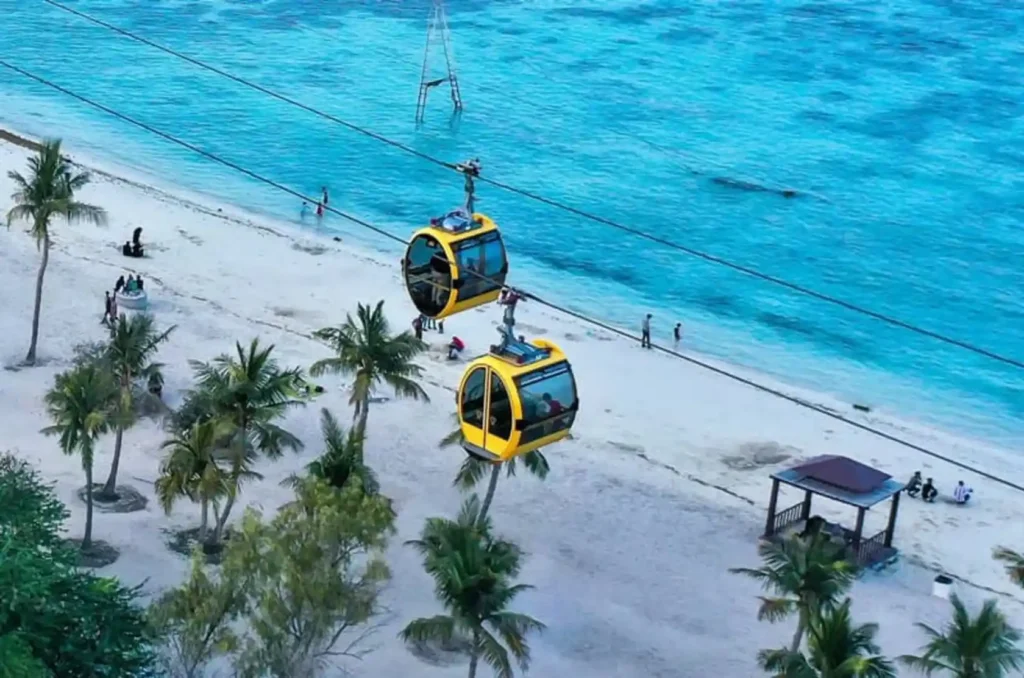 تله‌کابین میکامال اطراف پلاژ بانوان کیش 