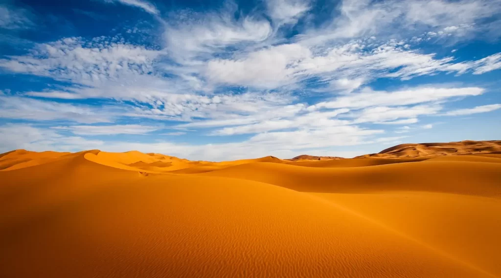 کویر حلوان و غار حلوان